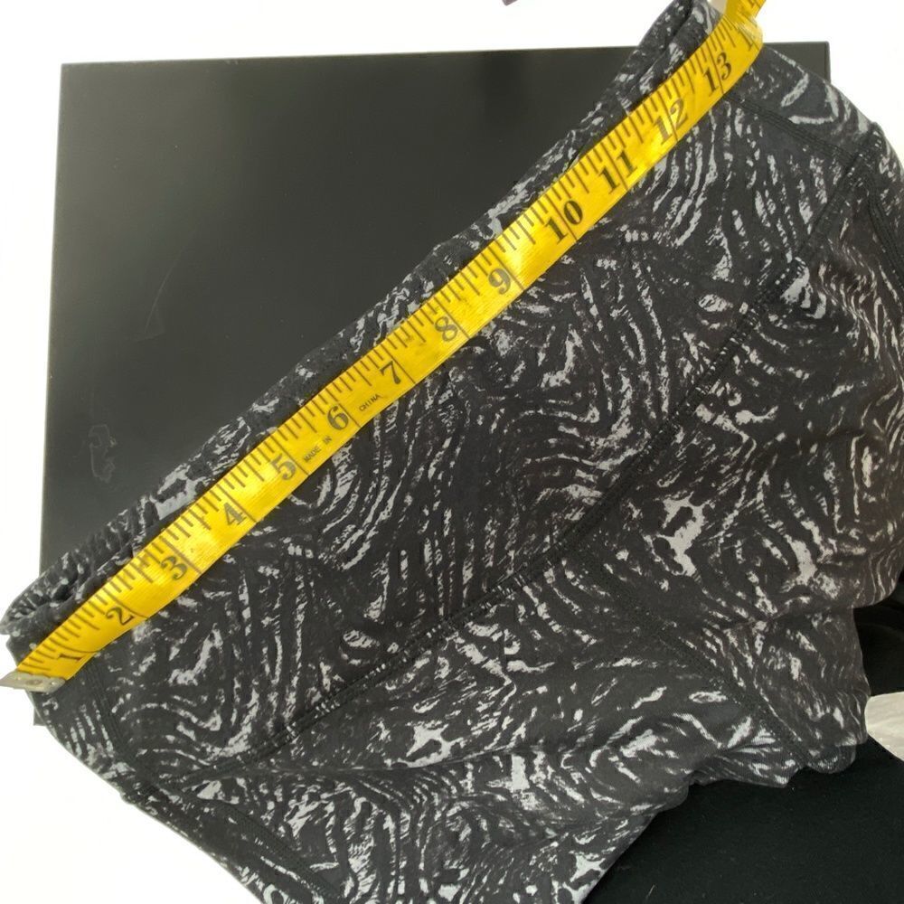ATHLETA Leggings - Black & Gray Abstract Pattern - Picture 12 of 16